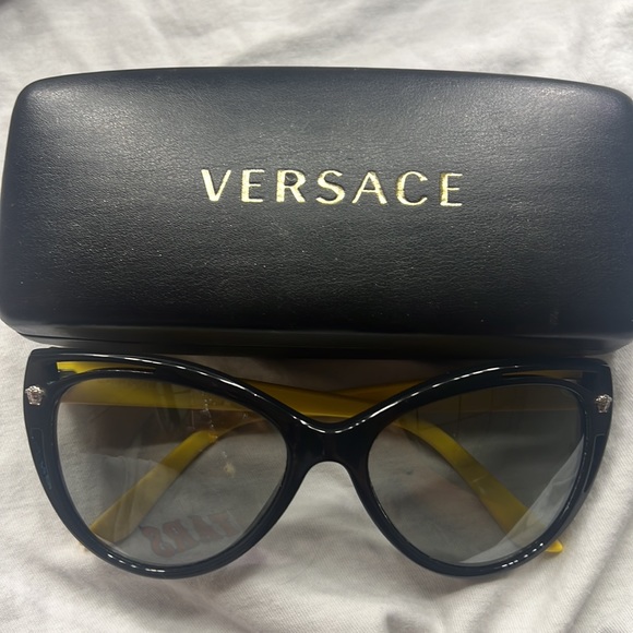 Versace black cat eye sunglasses - Picture 4 of 4